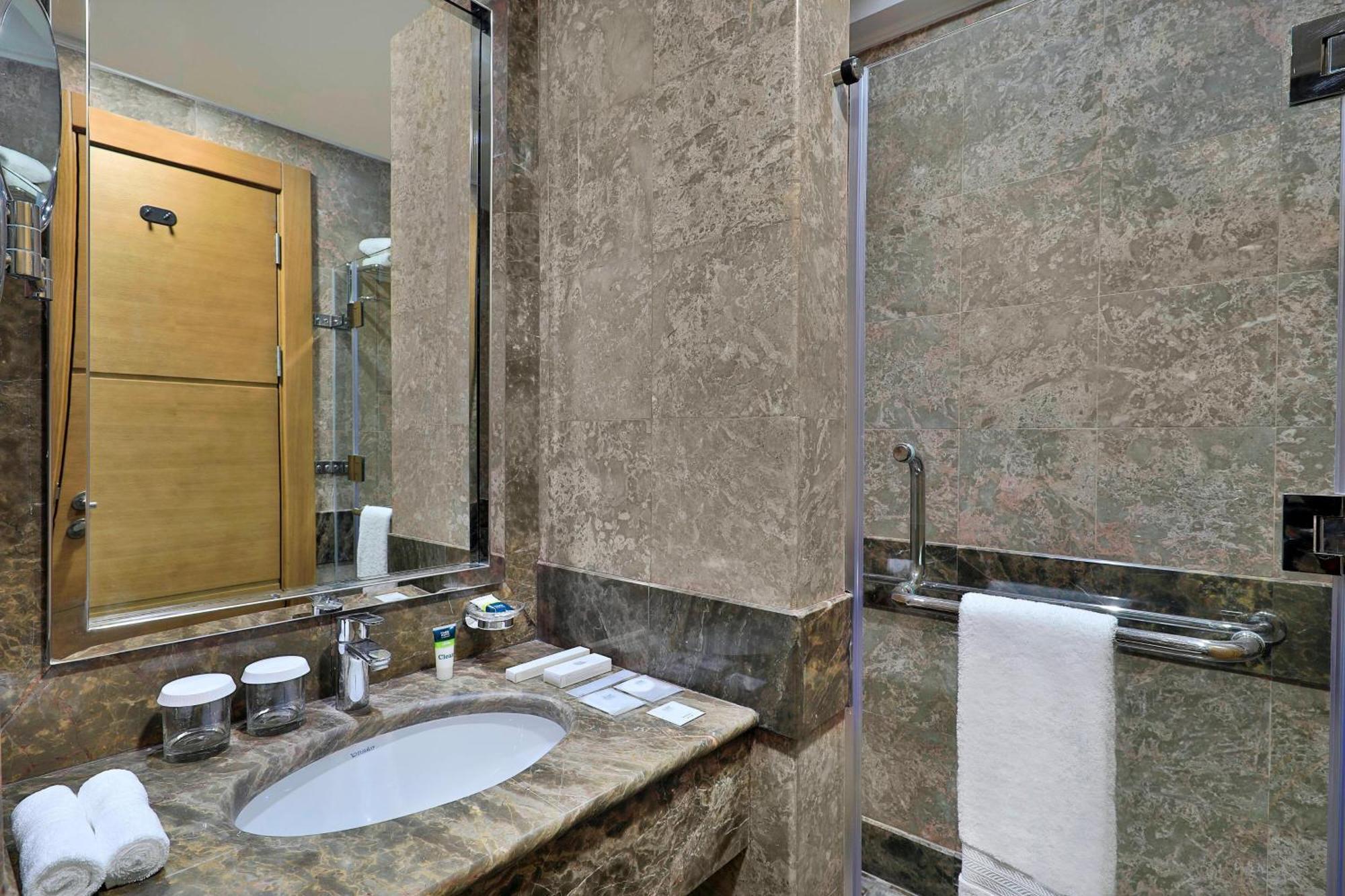 Four Points By Sheraton Makkah Al Naseem Mecca Exterior foto Bathroom